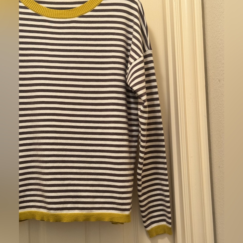 NWOT Staccato Long Sleeve Top Size Medium - Picture 3 of 6